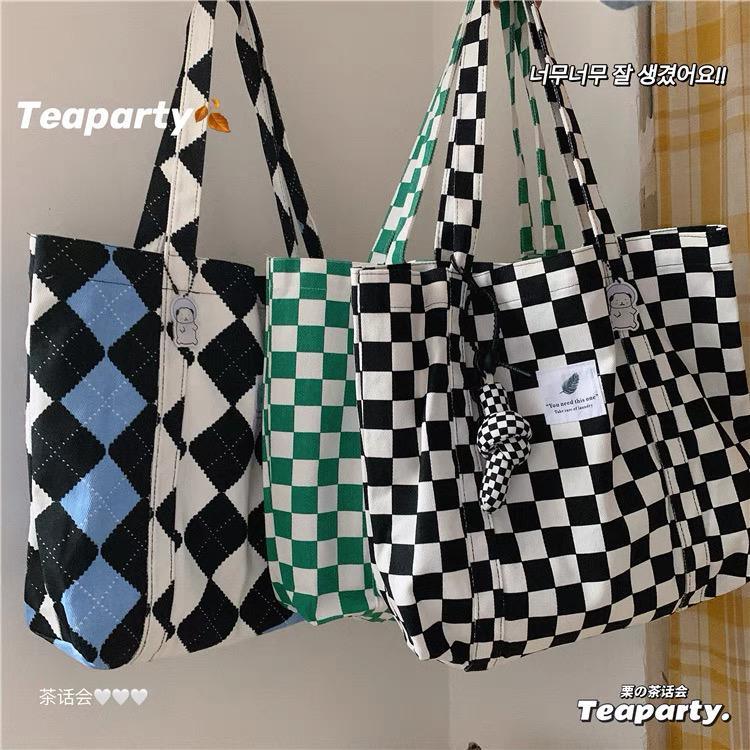 5. Catur Totebag