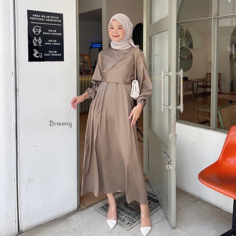 128. Viola Satin Dress