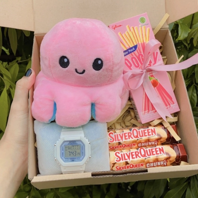 6. Hampers Boneka