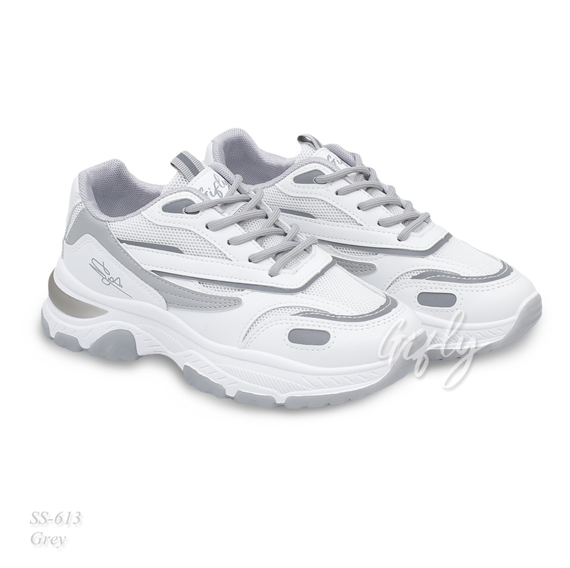 45. SNEAKERS PUTIH ABU