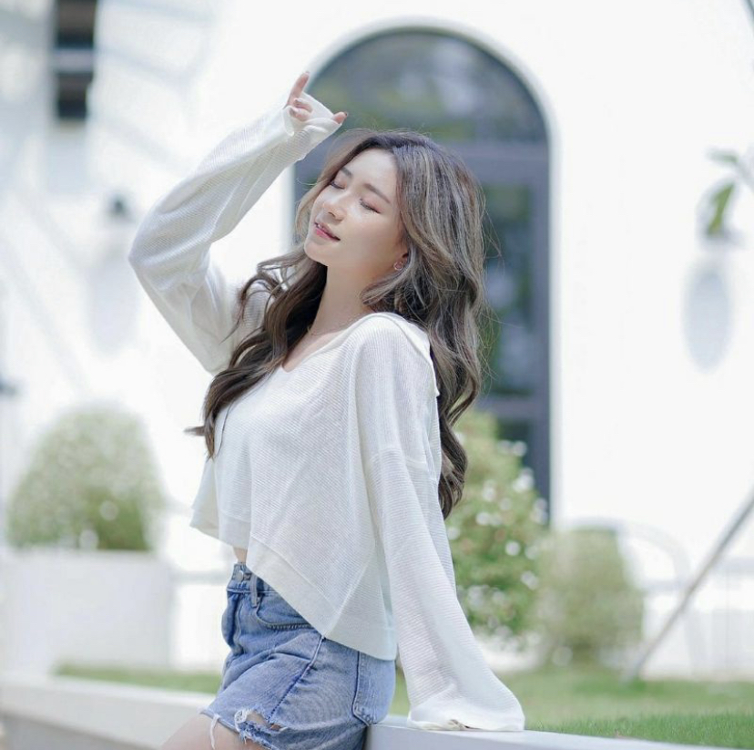 96. SWEATER CROP