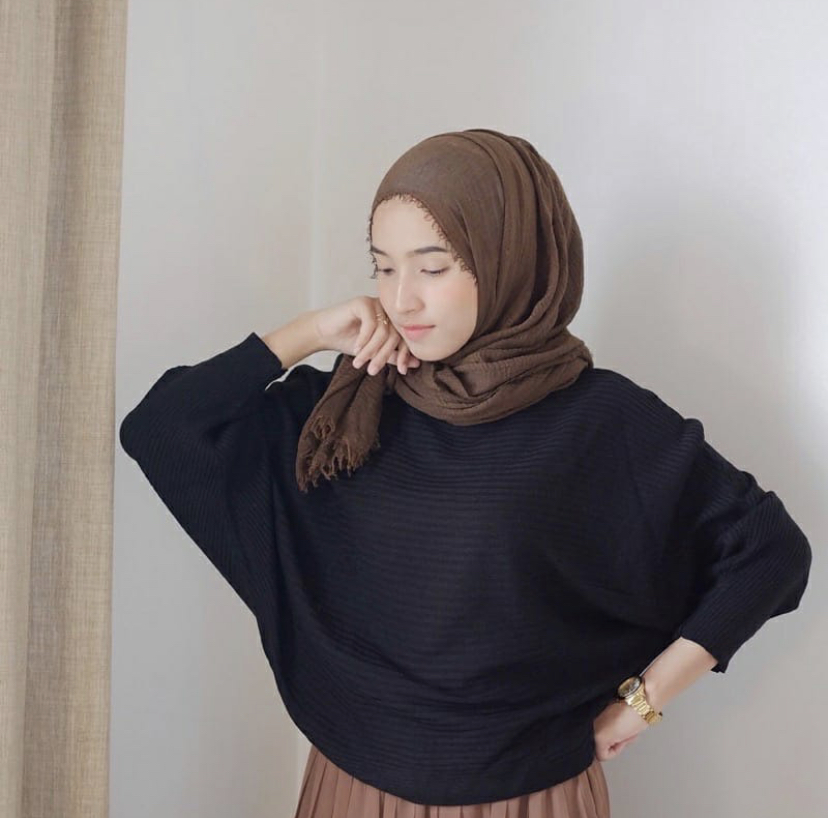 102. BLOUSE RAJUT