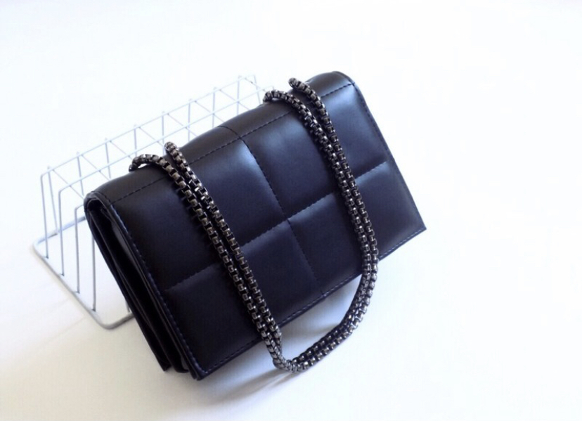 109. SLINGBAG BLACK