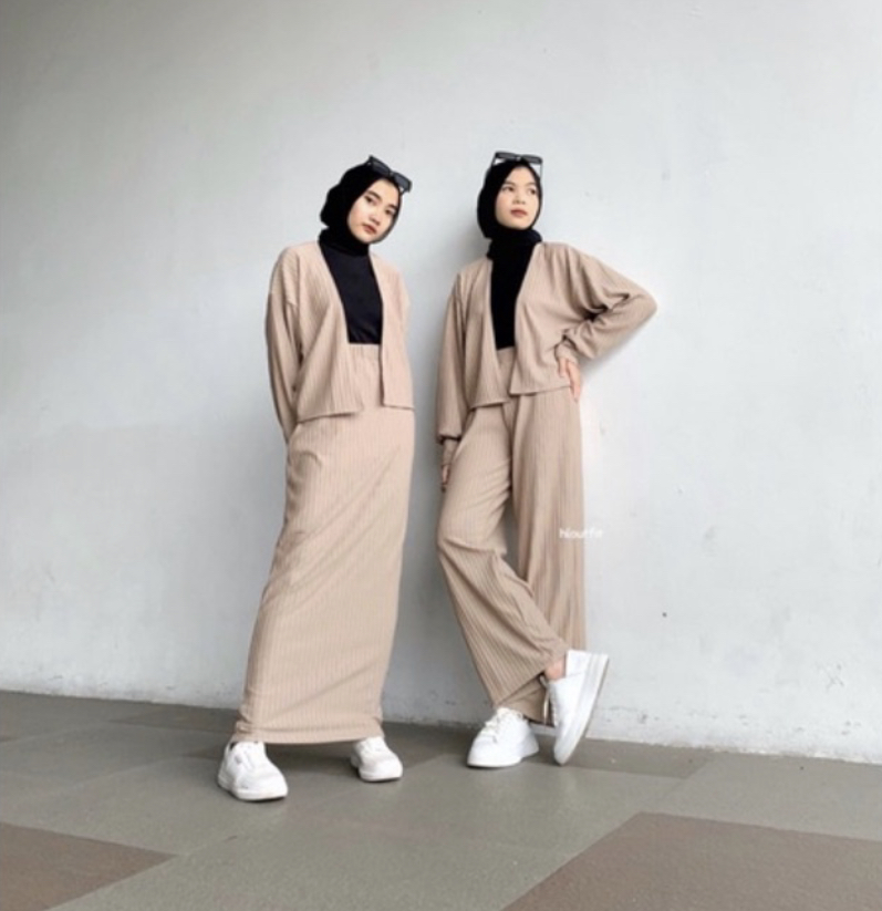 173. ONESET KNITT