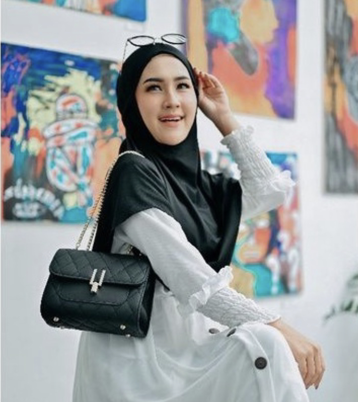 195. TAS SELEMPANG RANTAI