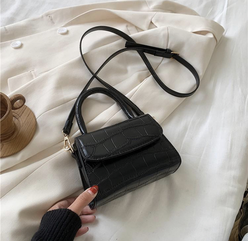 224. MELLY CROCO BAG