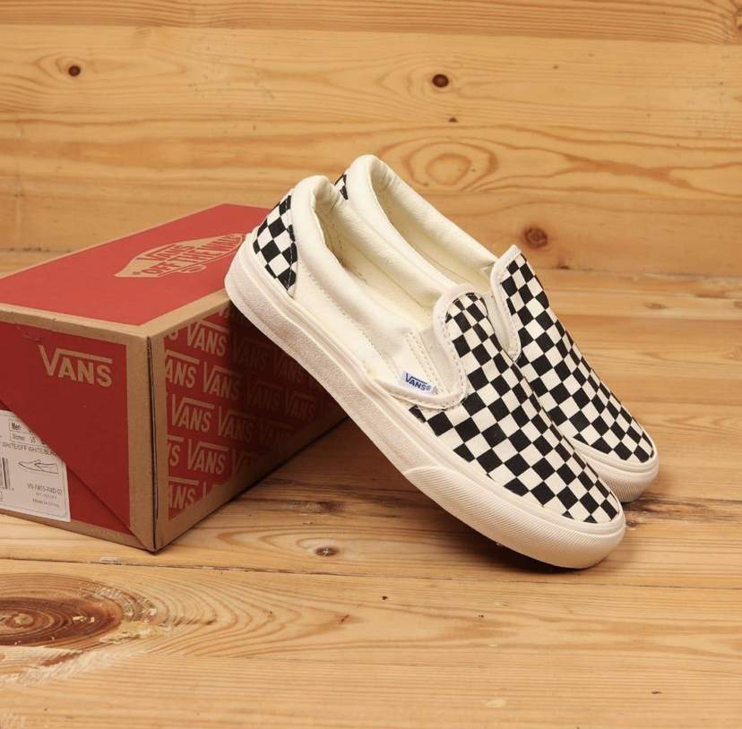 234. VANS CHECKERBOARD