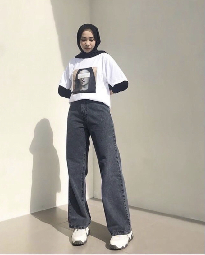 242. HW LOOSE JEANS