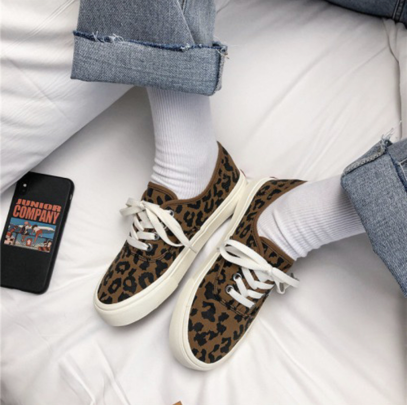 263. LEO SNEAKERS