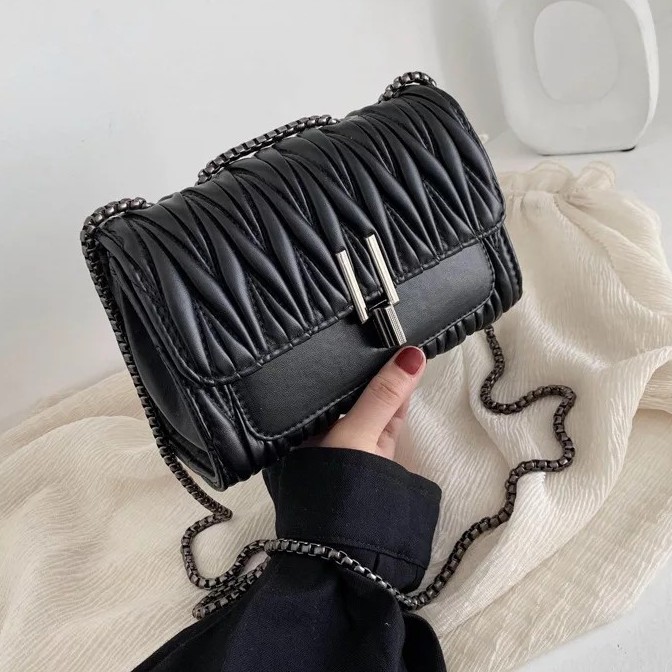 28. Tas Hanhan Shoppie