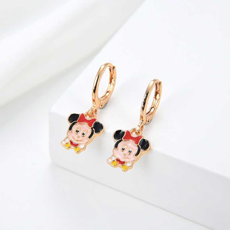 8. Anting Anak Mickey