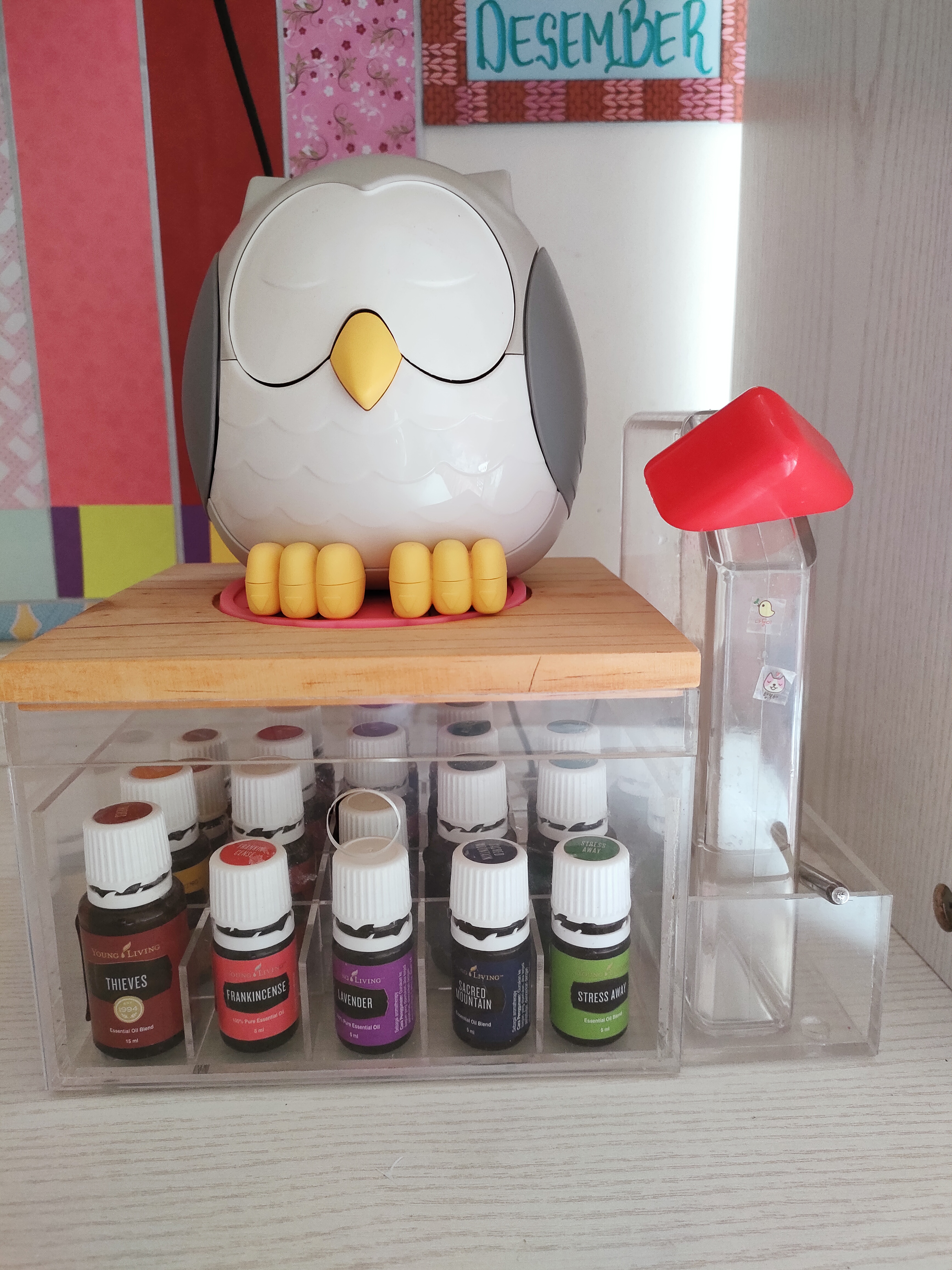 01. Rak Essential Oil Acrylic