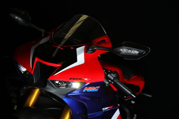 Cbr1000rr-r Fireblade Sp Vs. British Superbike