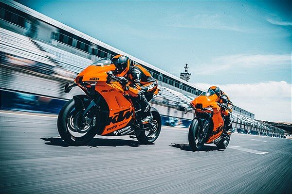 The Hyper-focused Ktm Rc 8c Rockets Off The Line In Under 5 Minutes