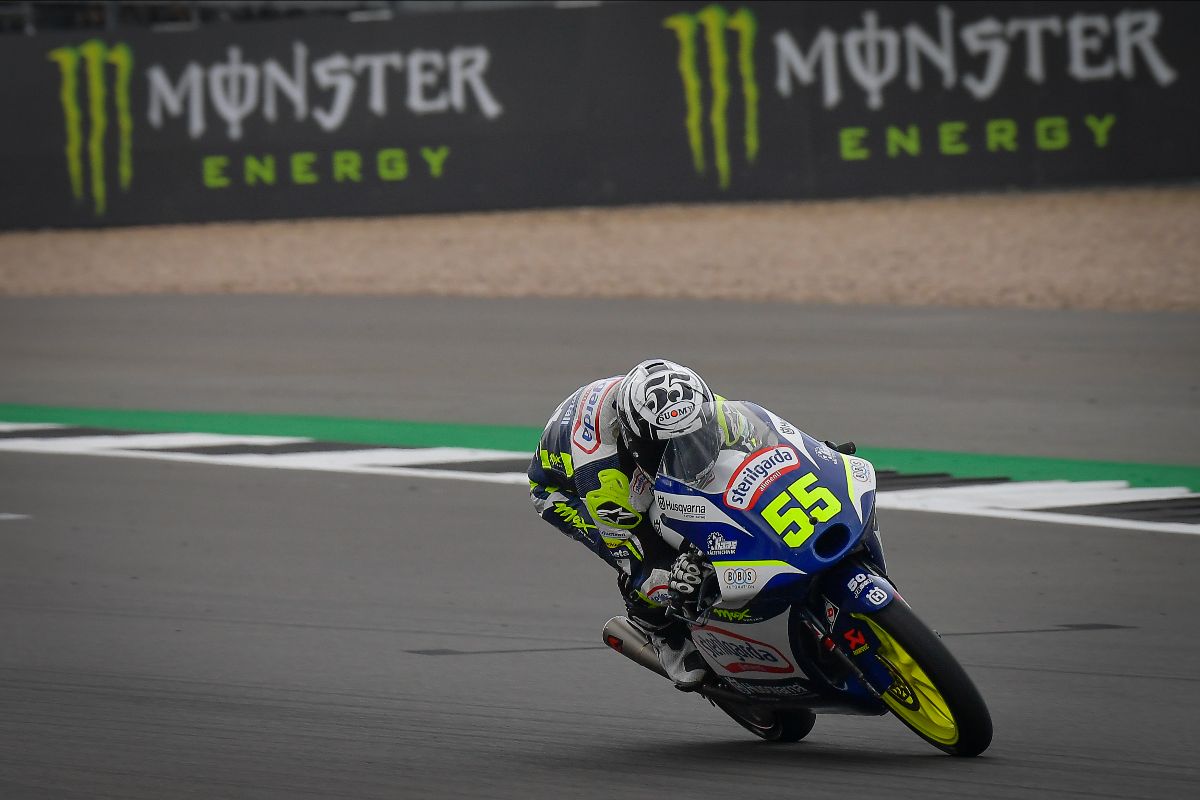 Fenati takes pole to continue his roll at Silverstone