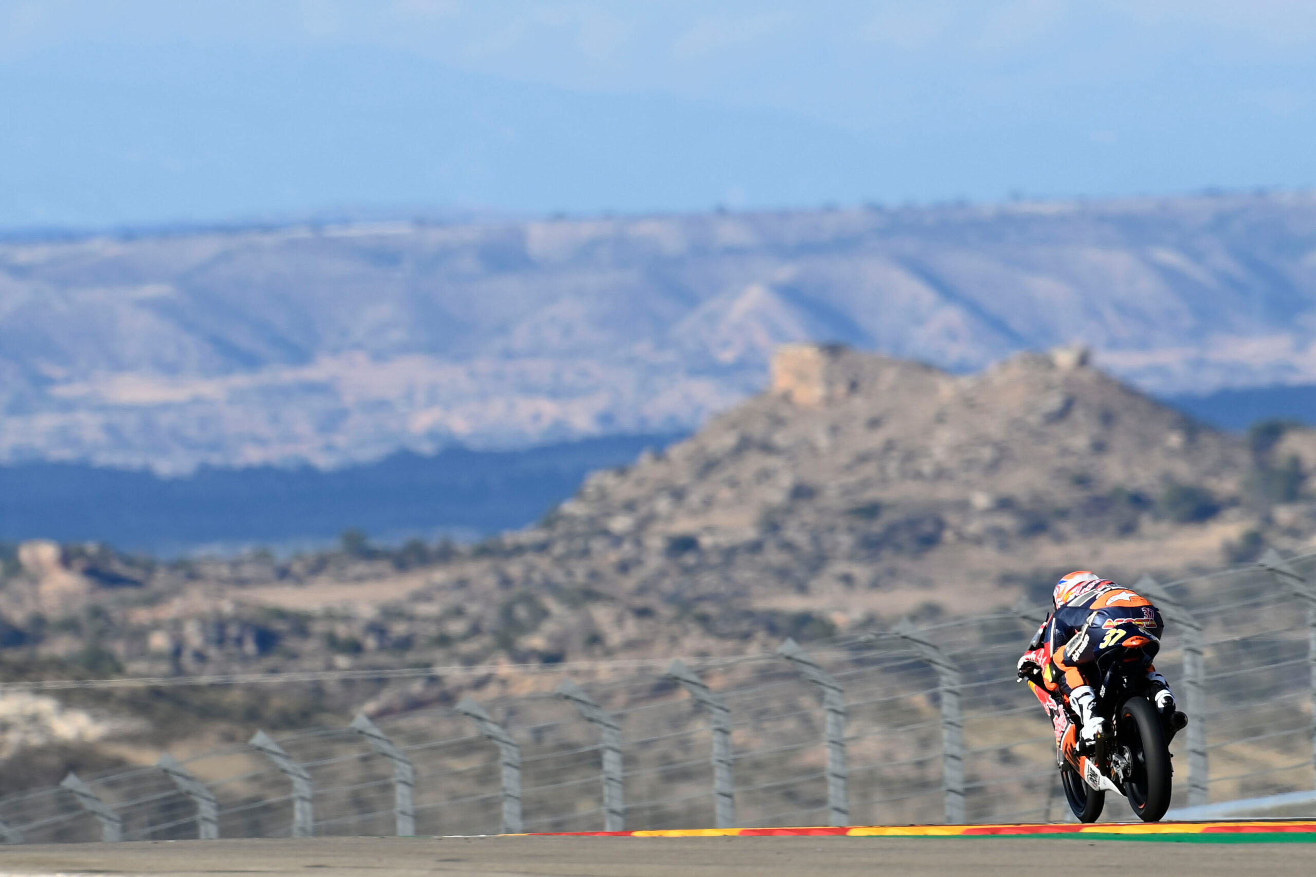 A title to be won and records to be made – Aragón  Rookies Cup finale