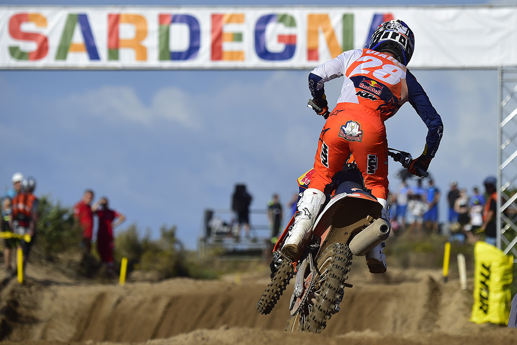 Herlings And Vialle Master The Sand Of Riola Sardo To Win The Mxgp Of Sardegna