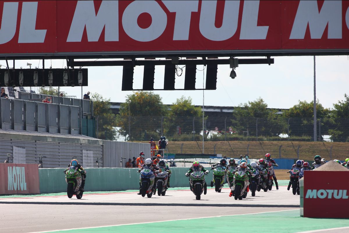 Huertas doubles up in Magny-Cours with thrilling WorldSSP300 Race 2 victory