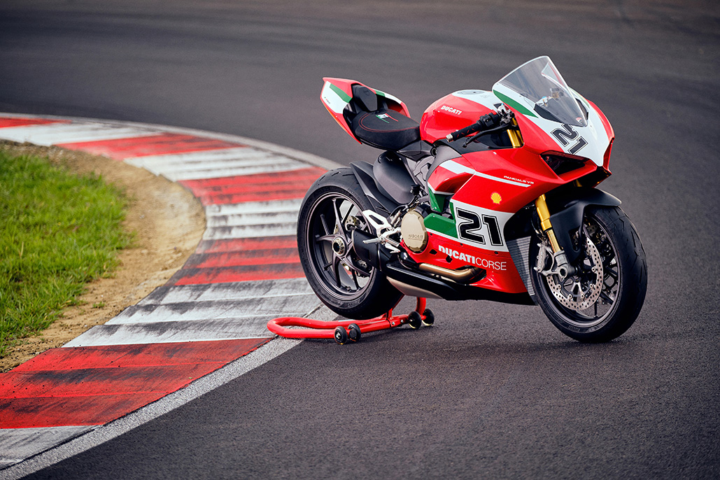 Production Of The Panigale V2 Bayliss 1st Championship 20th Anniversary Has Started