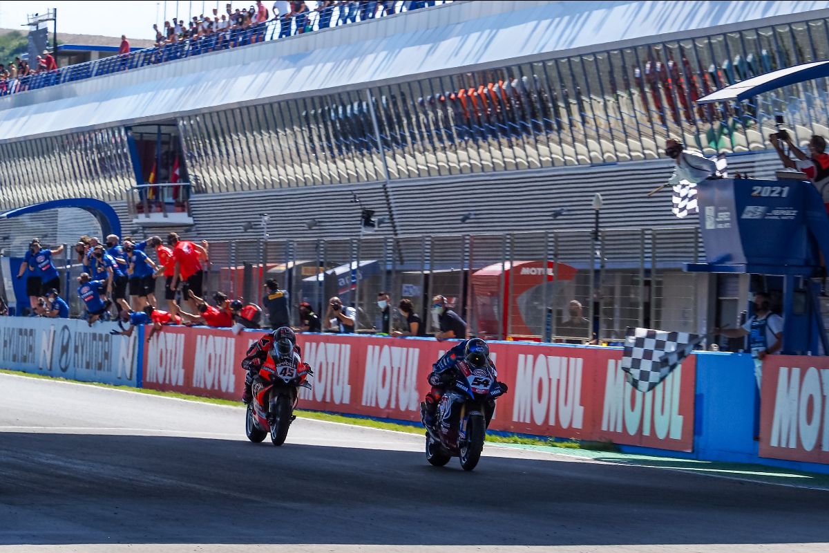 Razgatlioglu does the double in Jerez after fierce Redding battle, Rea fifth