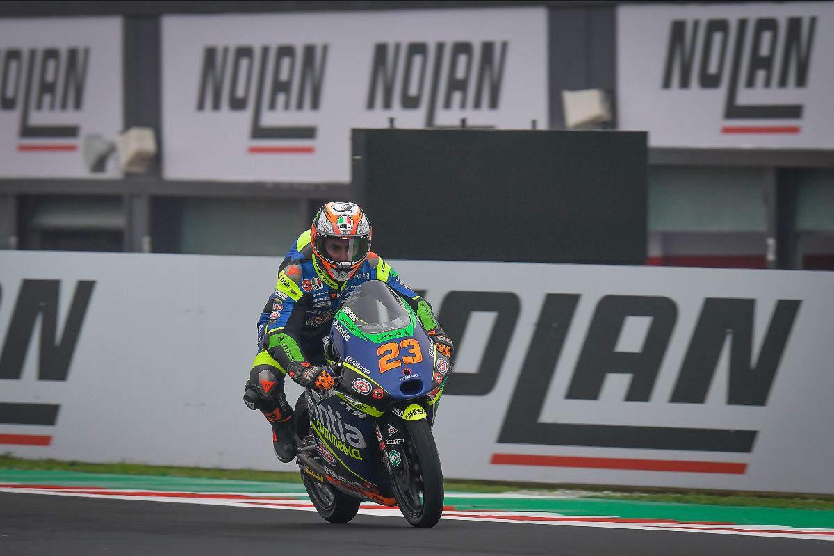 Antonelli shoots from Q1 to six tenths clear on pole