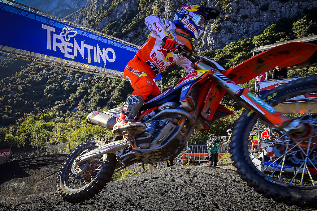 Cairoli And Hofer Win Action-packed Mxgp Of Pietramurata