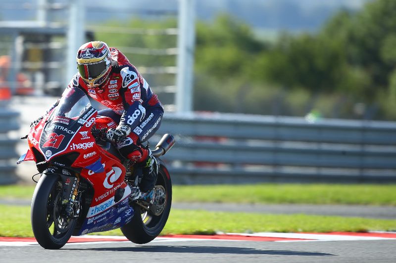 Mackenzie Holds Off Title Rivals To Top Superpicks Free Practice At Donington Park