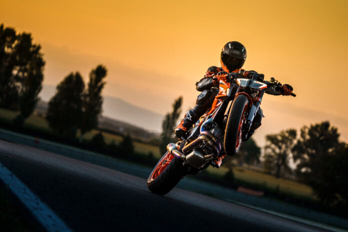 2022 KTM 1290 Super Duke R and 1290 Super Duke R Evo