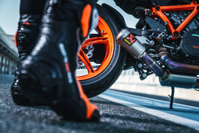 2022 Ktm 1290 Super Duke R And 1290 Super Duke R Evo