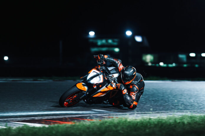 2022 Ktm 1290 Super Duke R And 1290 Super Duke R Evo