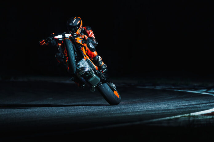 2022 Ktm 1290 Super Duke R And 1290 Super Duke R Evo