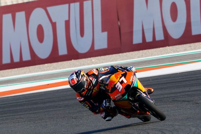 Acosta takes maiden pole to sign off in style