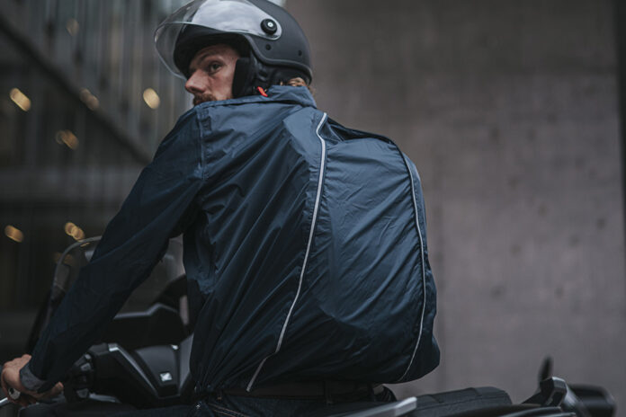 Maximum convenience with Tucano Urbanos Nano Rainwear Collection 02