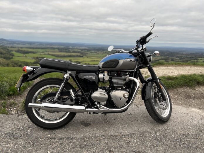 Triumph Bonneville T120 Review 04