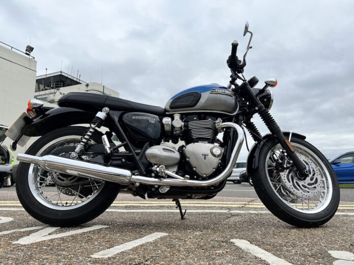 Triumph Bonneville T120 Review 21