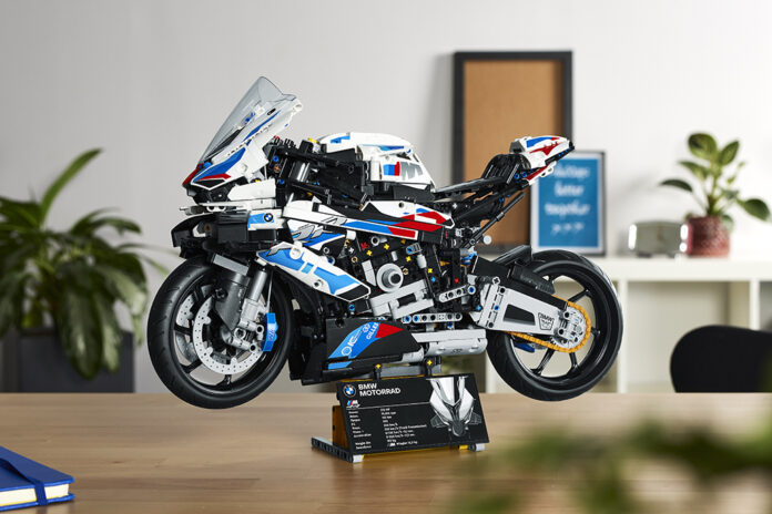 BMW Motorrad presents the LEGO Technic BMW M 1000 RR