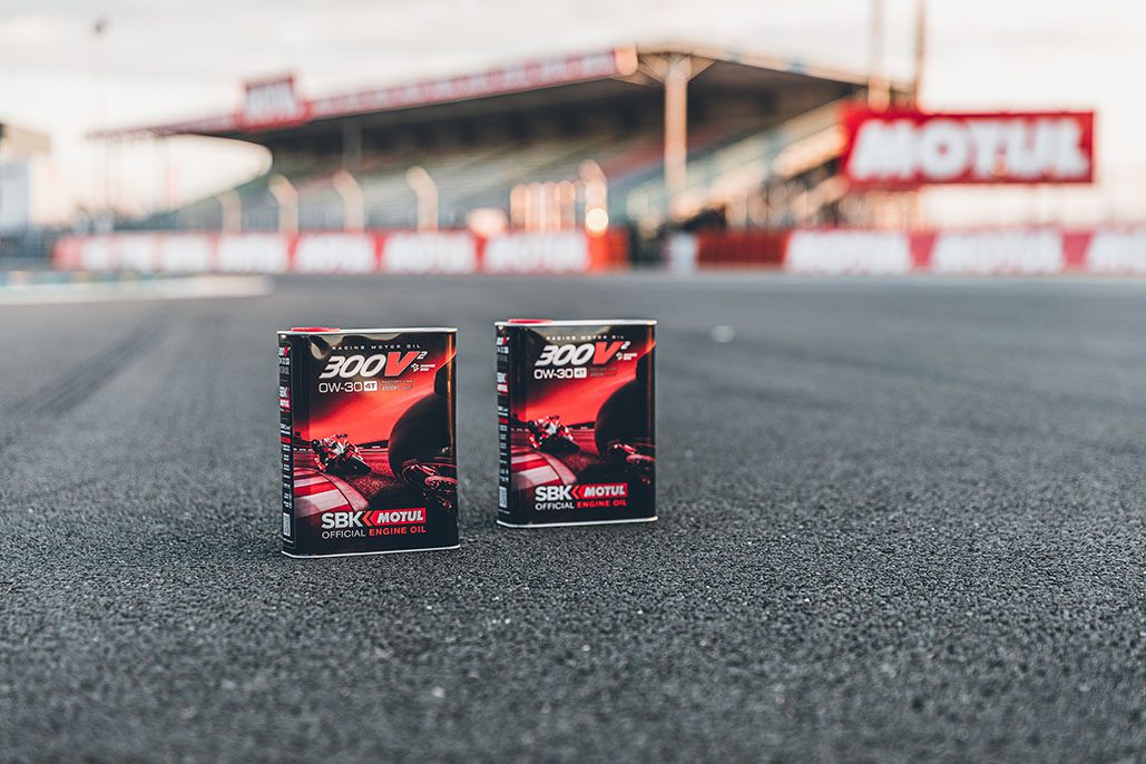 Motul unveils its latest innovation, the 300V² 0W-30 oil