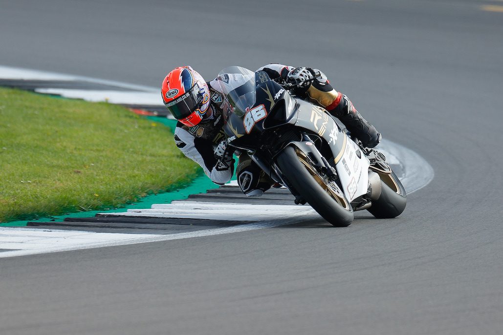 Shoubridge Does The Double At Opening Round Of The Ducati Trioptions Cup At Silverstone