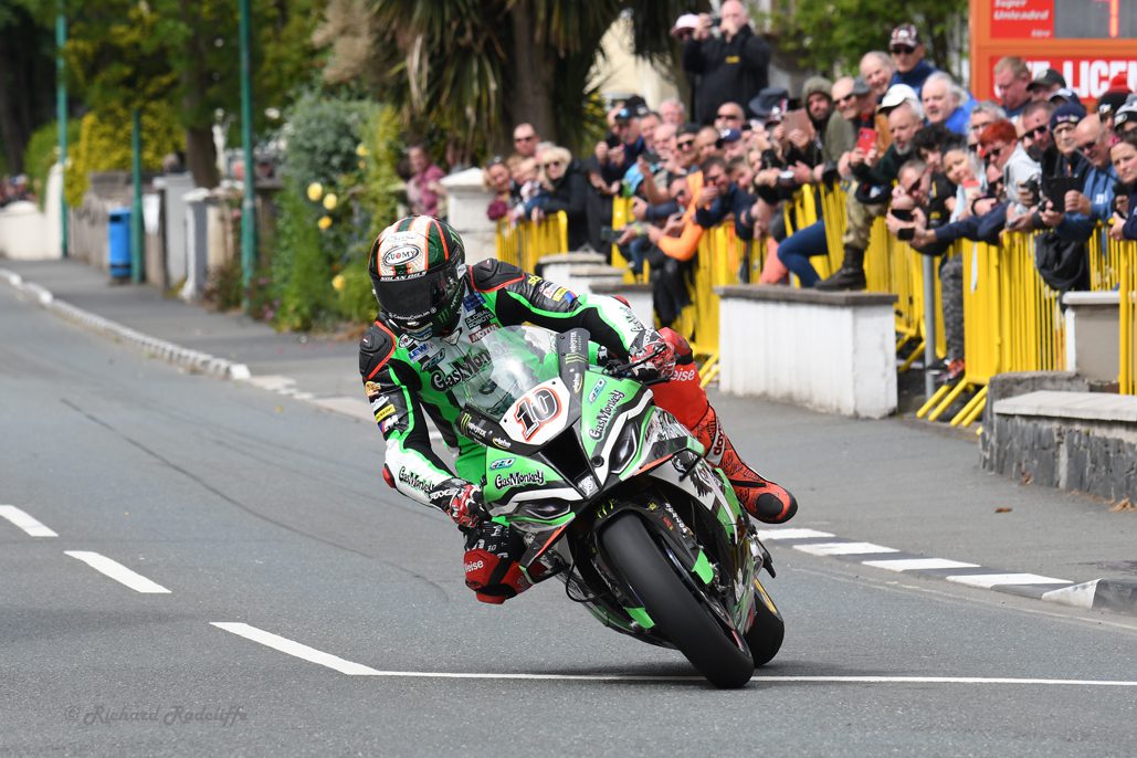 Hicky Makes It Four With Superb Milwaukee Senior Tt Victory.