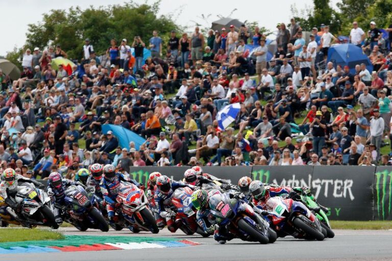 Thruxton Set For Bennetts Bsb Scorcher In Fight For Showdown Spots Motorcycle News