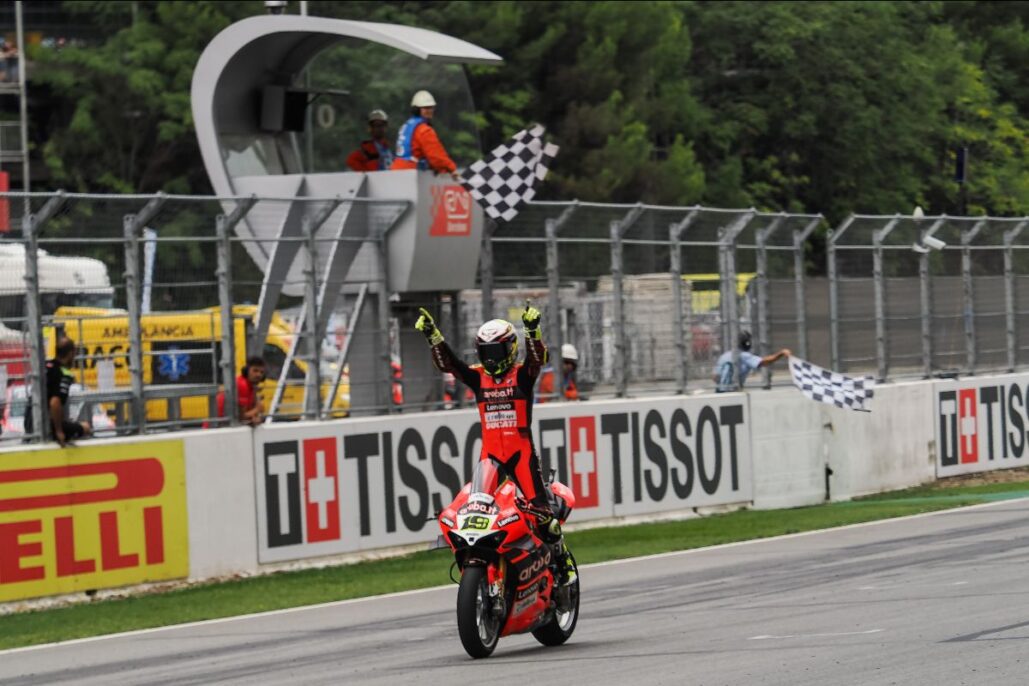 Bautista claims home victory by 8.6s over Rea after stunning start