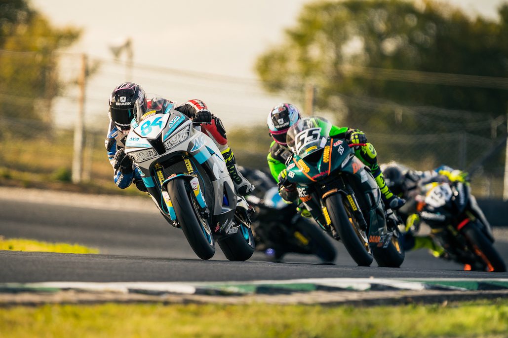 Dunlop Masters Superbike Championship Shoot-out To Be Hotly Contested