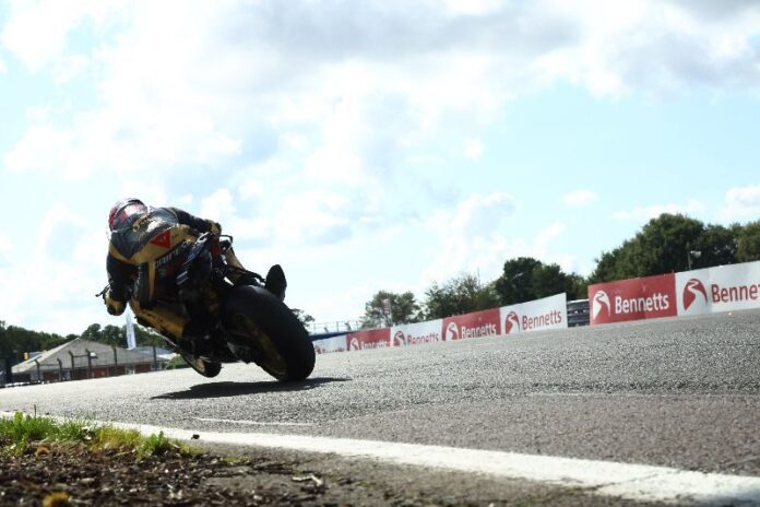 Ray Leads Bennetts Bsb Showdown Rivals In Oulton Park Free Practice Motorcycle News