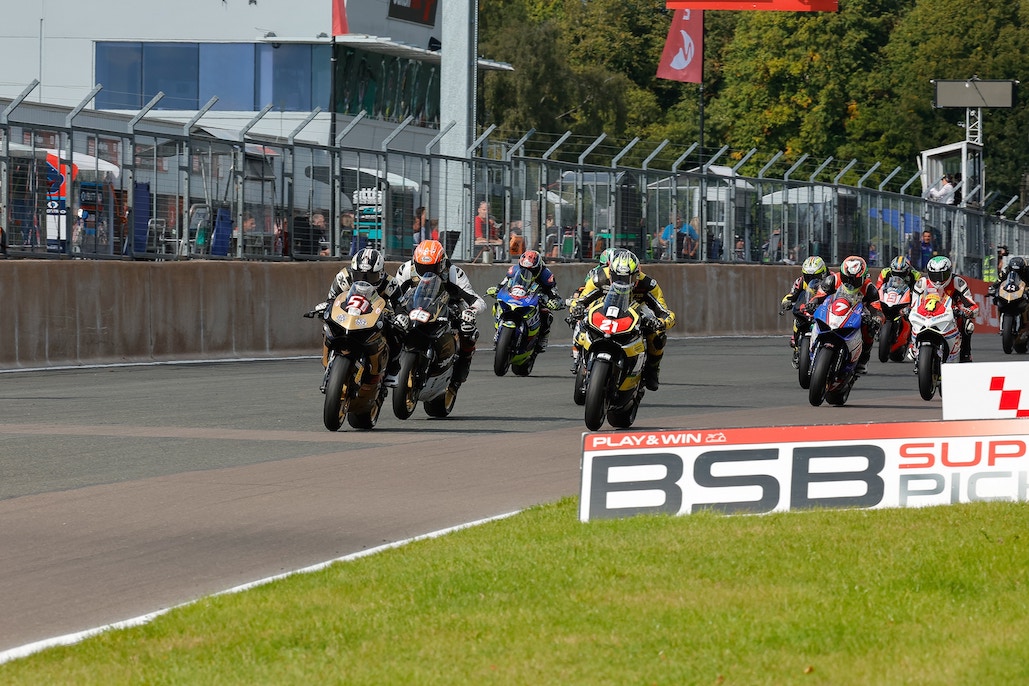 Shoubridge Doubles Up At Oulton To Place One Hand On The Ducati Cup Title