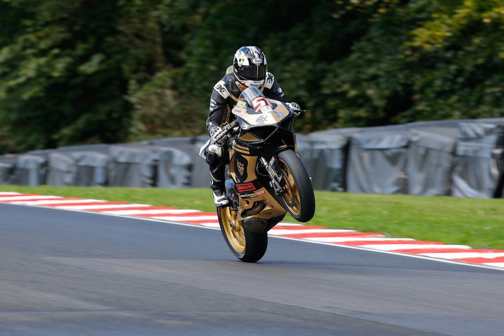 Shoubridge Doubles Up At Oulton To Place One Hand On The Ducati Cup Title