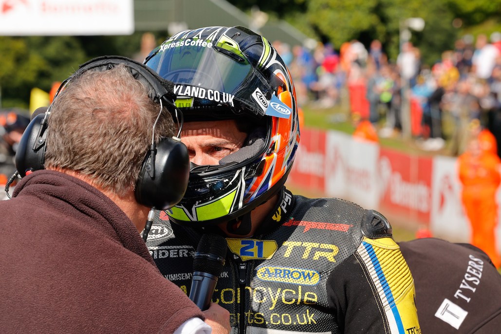 Shoubridge Doubles Up At Oulton To Place One Hand On The Ducati Cup Title