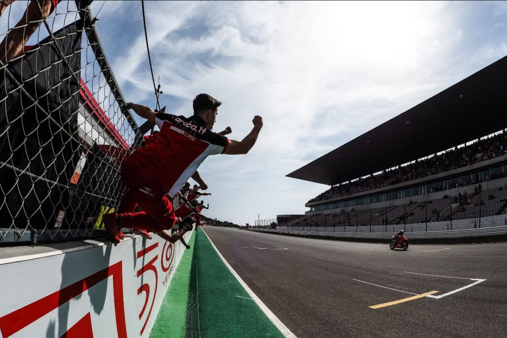 Bautista prevents a Razgatlioglu hat-trick at Portimao with Race 2 victory