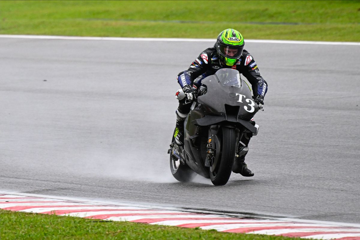 Rain Affects Play But Yamaha Remain Fastest On Day 2