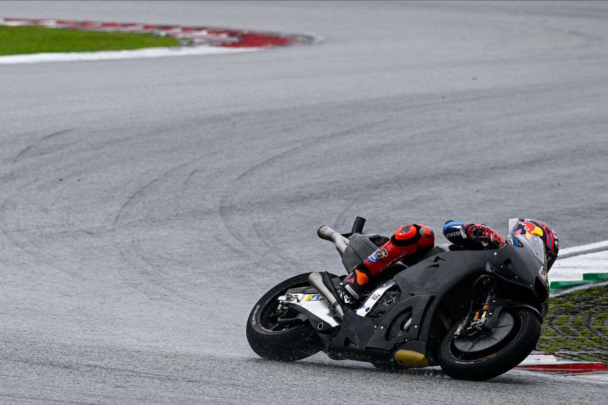 Rain Affects Play But Yamaha Remain Fastest On Day 2