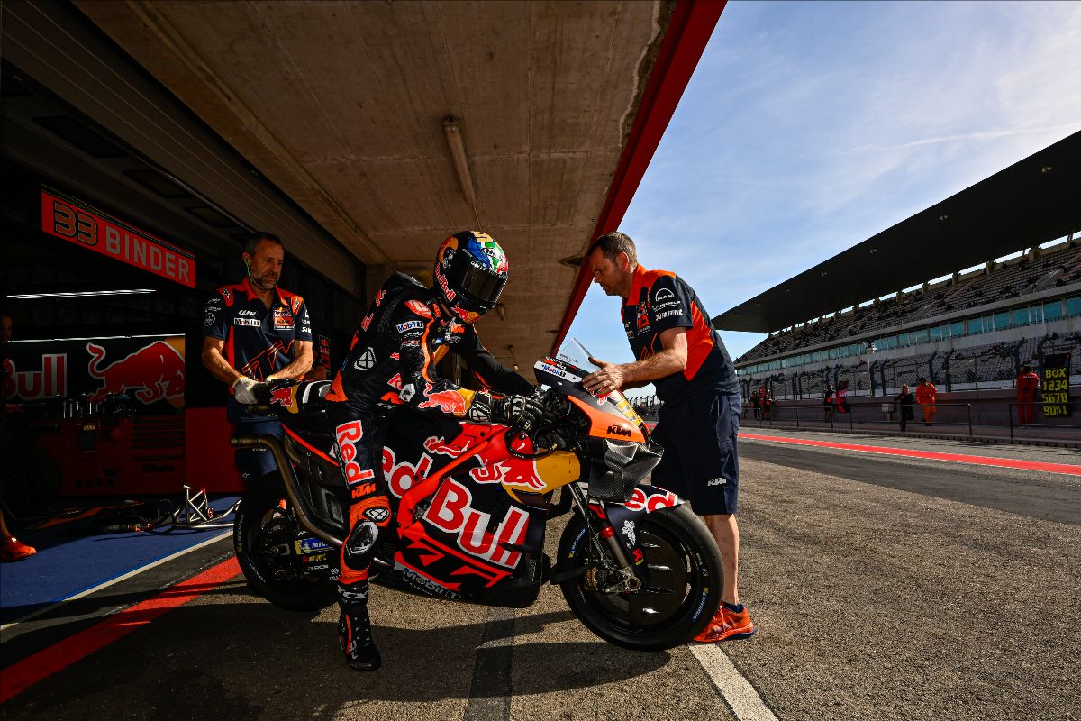 Bagnaia Reigns But Quartararo Gains As 12 Riders Break The Lap Record On Sunday